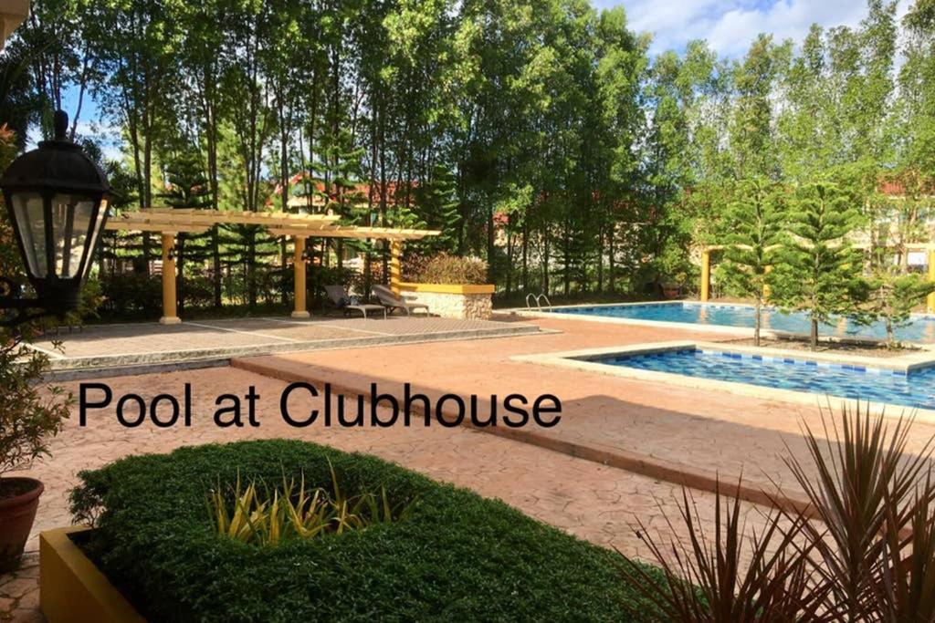 Brew Home Bacolod - 3 Bedroom House エクステリア 写真