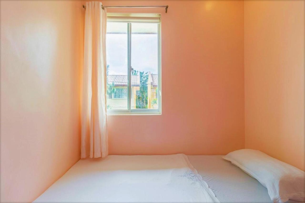 Brew Home Bacolod - 3 Bedroom House エクステリア 写真