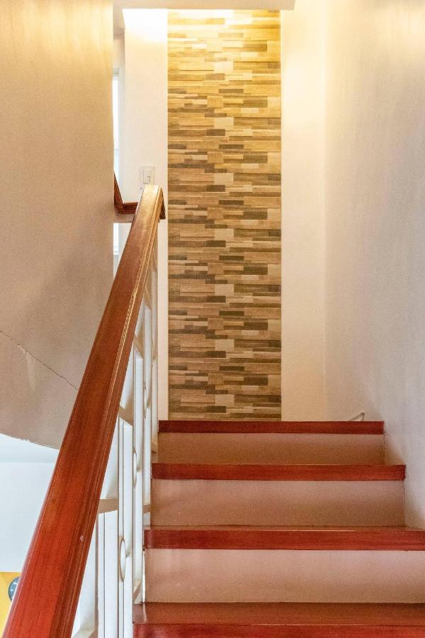 Brew Home Bacolod - 3 Bedroom House エクステリア 写真