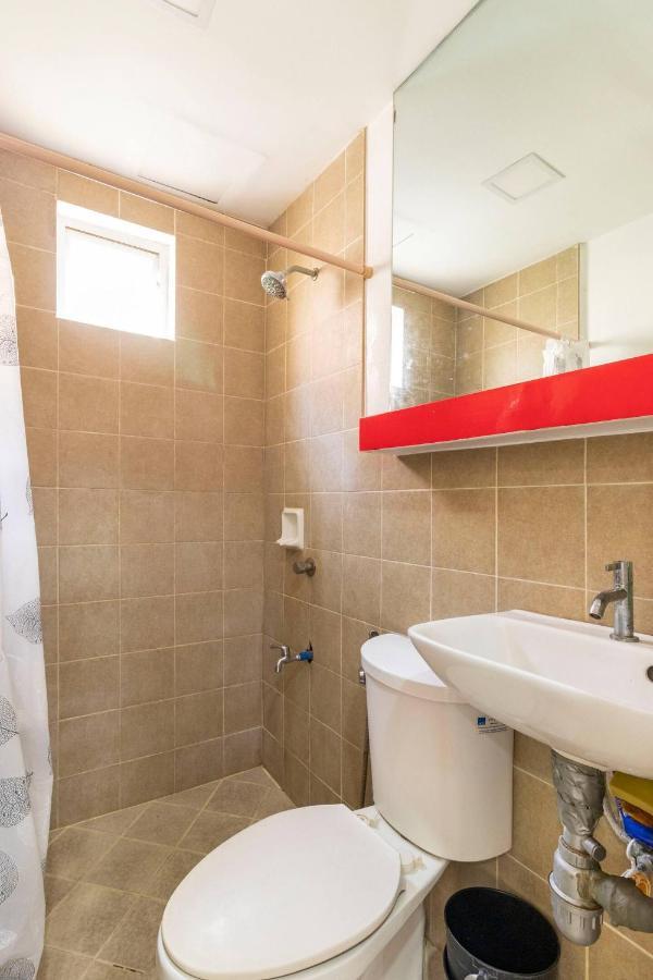 Brew Home Bacolod - 3 Bedroom House エクステリア 写真